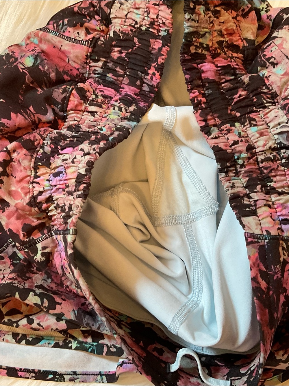 Lululemon Hotty Hot Skirt - Stencil Blossom Red Multi / Sheer Blue - Size 8 - Picture 6 of 10